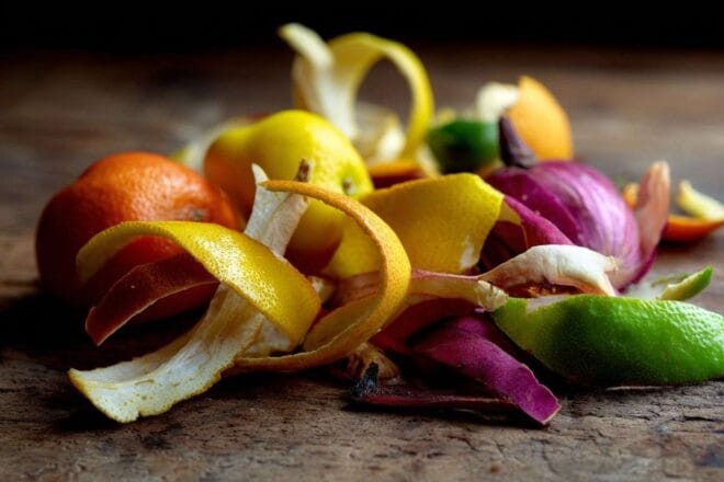 Pelures colorées de fruits et légumes